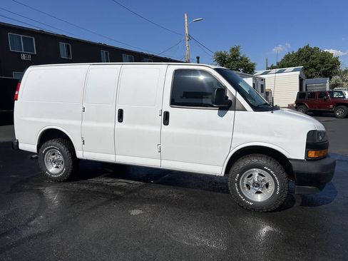 Used 2020 Chevrolet Express 2500 2500 3dr Cargo Van w/ Driver Convenience Package image 6