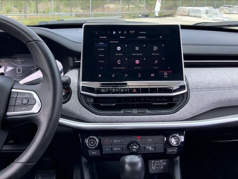 Used 2024 Jeep Compass Latitude image 7