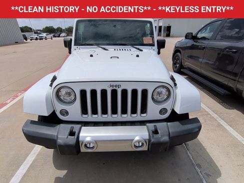 Used 2017 Jeep Wrangler Unlimited Sahara w/ Connectivity Group AWD/4WD image 2