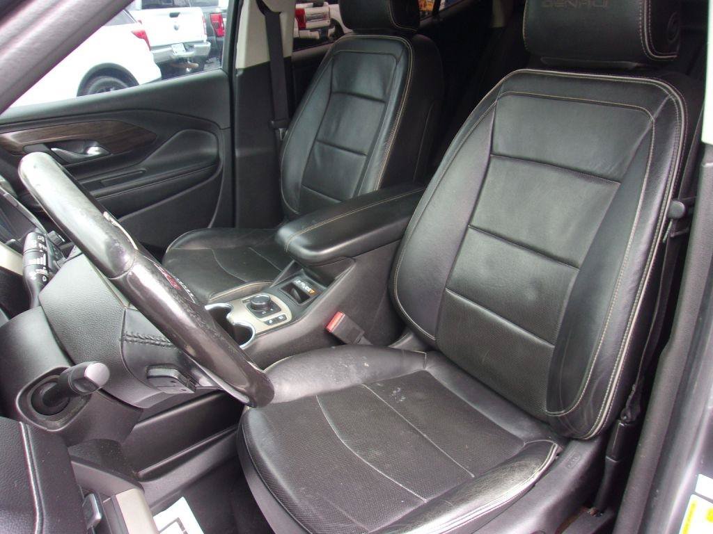 Used 2018 GMC Terrain Denali w/ Comfort Package FWD image 9