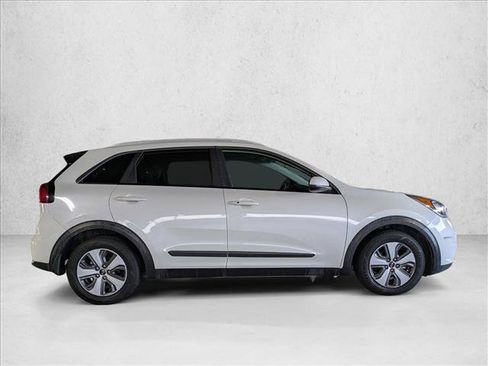 Used 2018 Kia Niro LX image 4