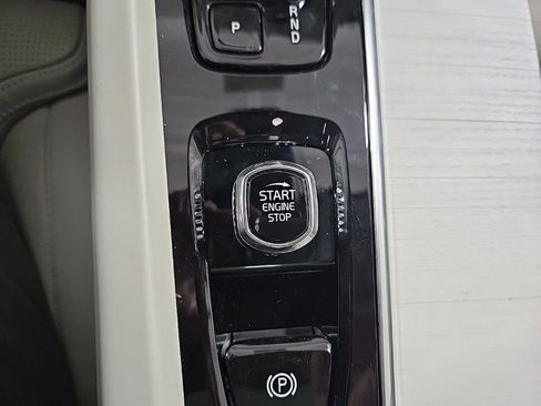 New 2026 Volvo XC60 T8 Ultra w/ Protection Package Premier AWD/4WD image 13