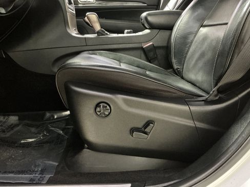 Used 2017 Jeep Grand Cherokee Overland image 22