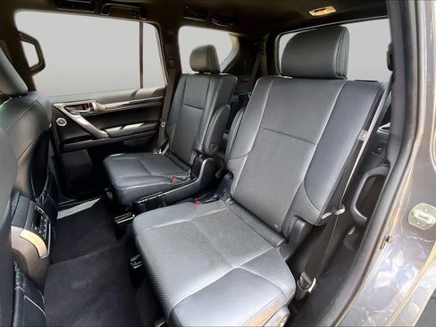Used 2022 Lexus GX 460 Luxury w/ Sport Design Package AWD/4WD image 21