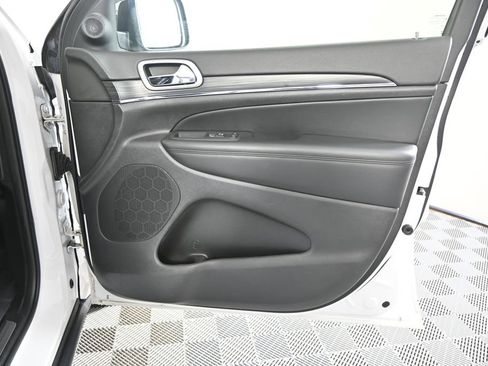 Used 2022 Jeep Grand Cherokee Limited image 12