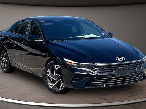 Used 2025 Hyundai Elantra Sport FWD image 9