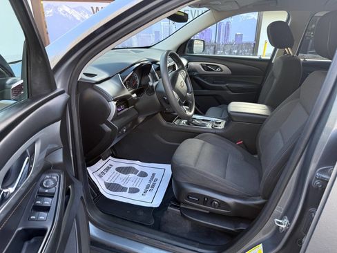 Used 2021 Chevrolet Traverse LS image 30