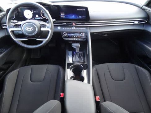 Used 2024 Hyundai Elantra SEL w/ Convenience Package FWD image 12