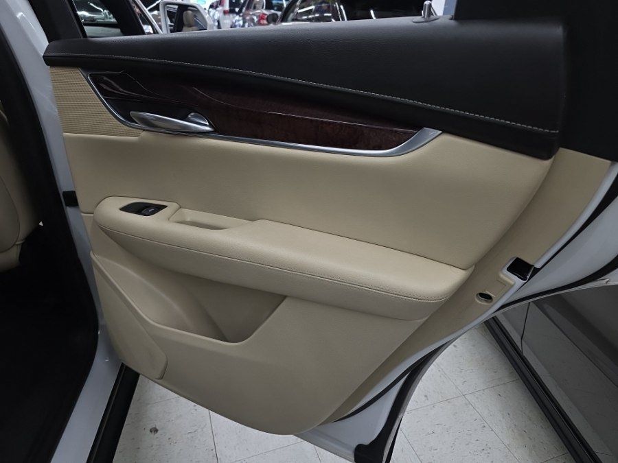 Used 2017 Cadillac XT5 Luxury w/ Driver Awareness Package AWD/4WD image 17