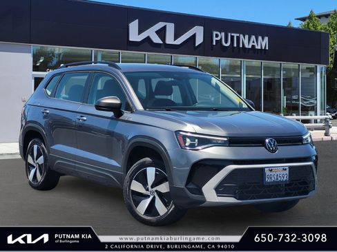 Used 2025 Volkswagen Taos S AWD/4WD image 1
