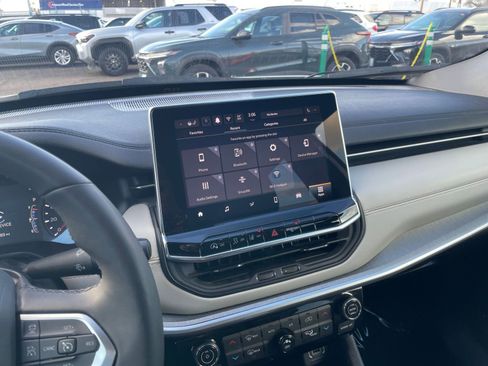 Used 2025 Jeep Compass Limited image 21