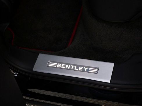 Used 2020 Bentley Bentayga image 17