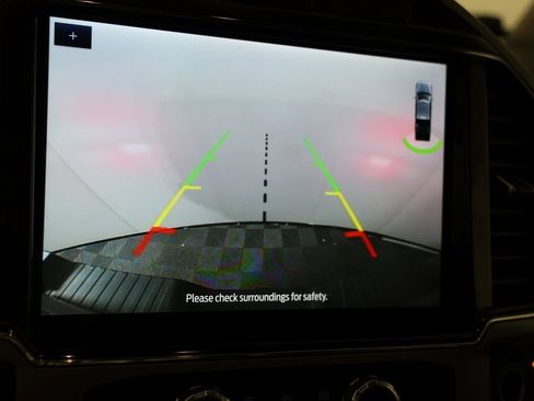 Used 2022 Ford F250 Lariat w/ Black Appearance Package image 11