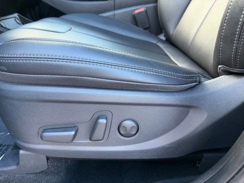 Used 2023 Hyundai Santa Fe SEL w/ Premium Package image 18