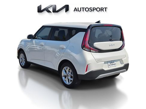 Certified 2025 Kia Soul LX w/ LX Technology Package FWD image 10