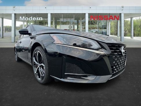 New 2025 Nissan Altima 2.5 SR image 16