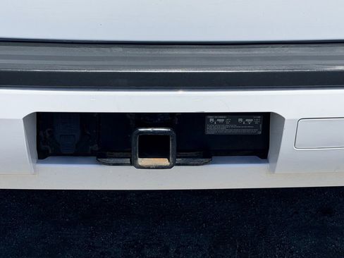 Used 2018 Chevrolet Suburban LT RWD image 16