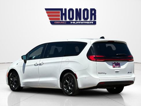 Used 2024 Chrysler Pacifica Limited FWD image 6