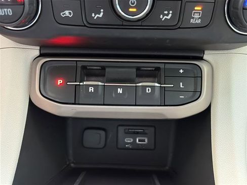 Used 2022 GMC Acadia Denali image 28