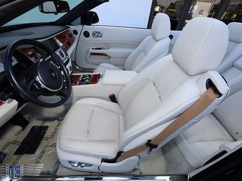 Used 2016 Rolls-Royce Dawn RWD image 14