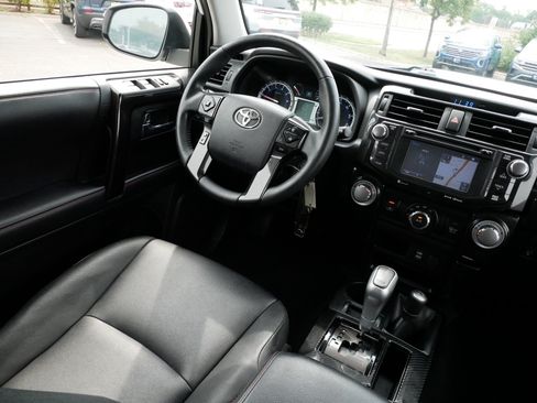 Used 2019 Toyota 4Runner TRD Off-Road Premium AWD/4WD image 9