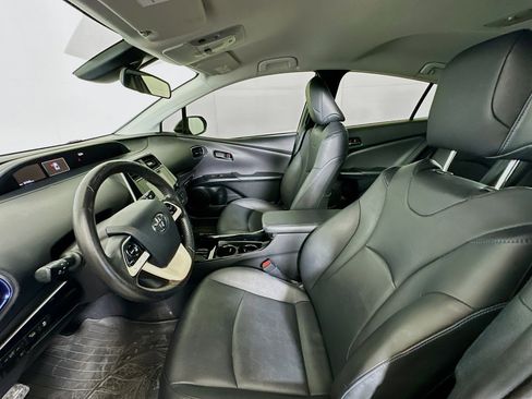 Used 2018 Toyota Prius Three Touring image 13
