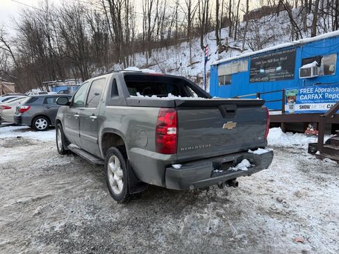 Used 2011 Chevrolet Avalanche LTZ image 8