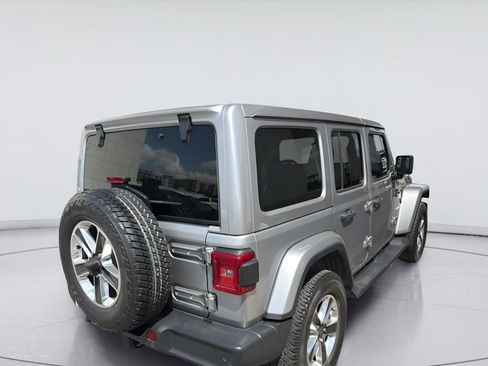 Used 2018 Jeep Wrangler Unlimited Sahara AWD/4WD image 3