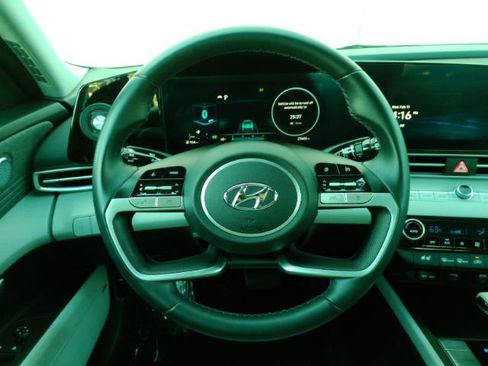 Used 2023 Hyundai Elantra Limited image 33