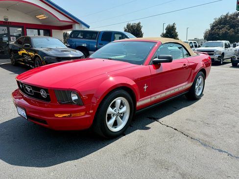 Used 2008 Ford Mustang Convertible RWD image 1