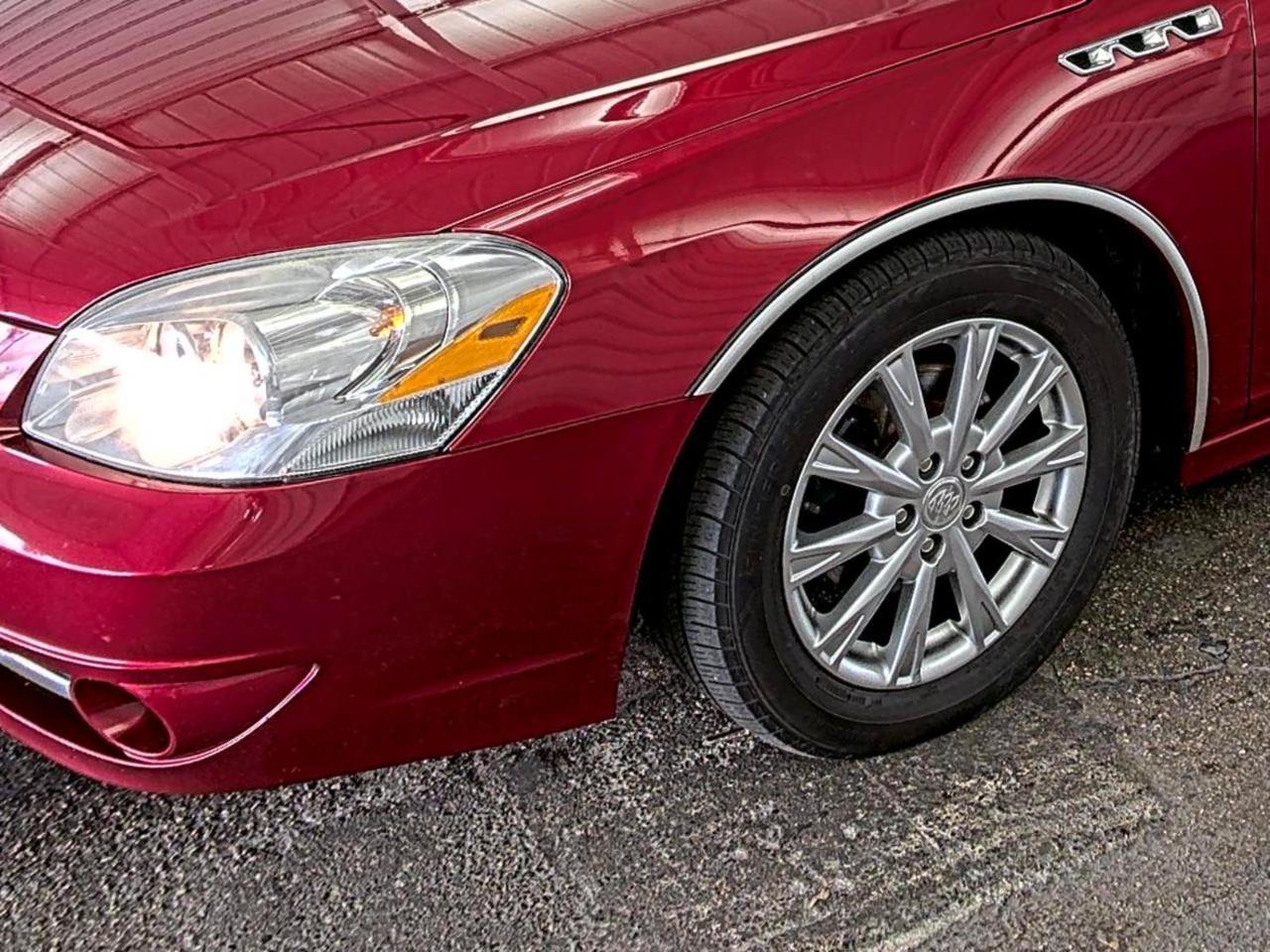 Used 2011 Buick Lucerne CXL FWD image 16