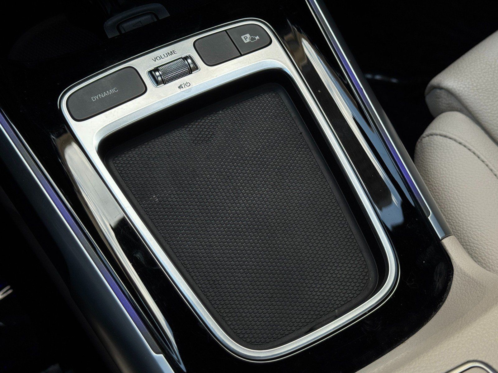 Used 2024 Mercedes-Benz GLB 250 w/ Exclusive Package image 35