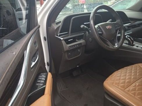 Used 2022 Cadillac Escalade ESV Premium Luxury image 14