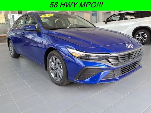 Used 2025 Hyundai Elantra Hybrid FWD image 1