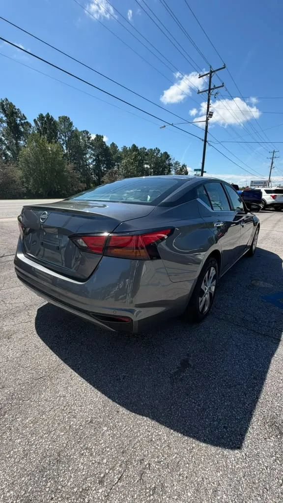 Used 2024 Nissan Altima 2.5 S FWD image 4