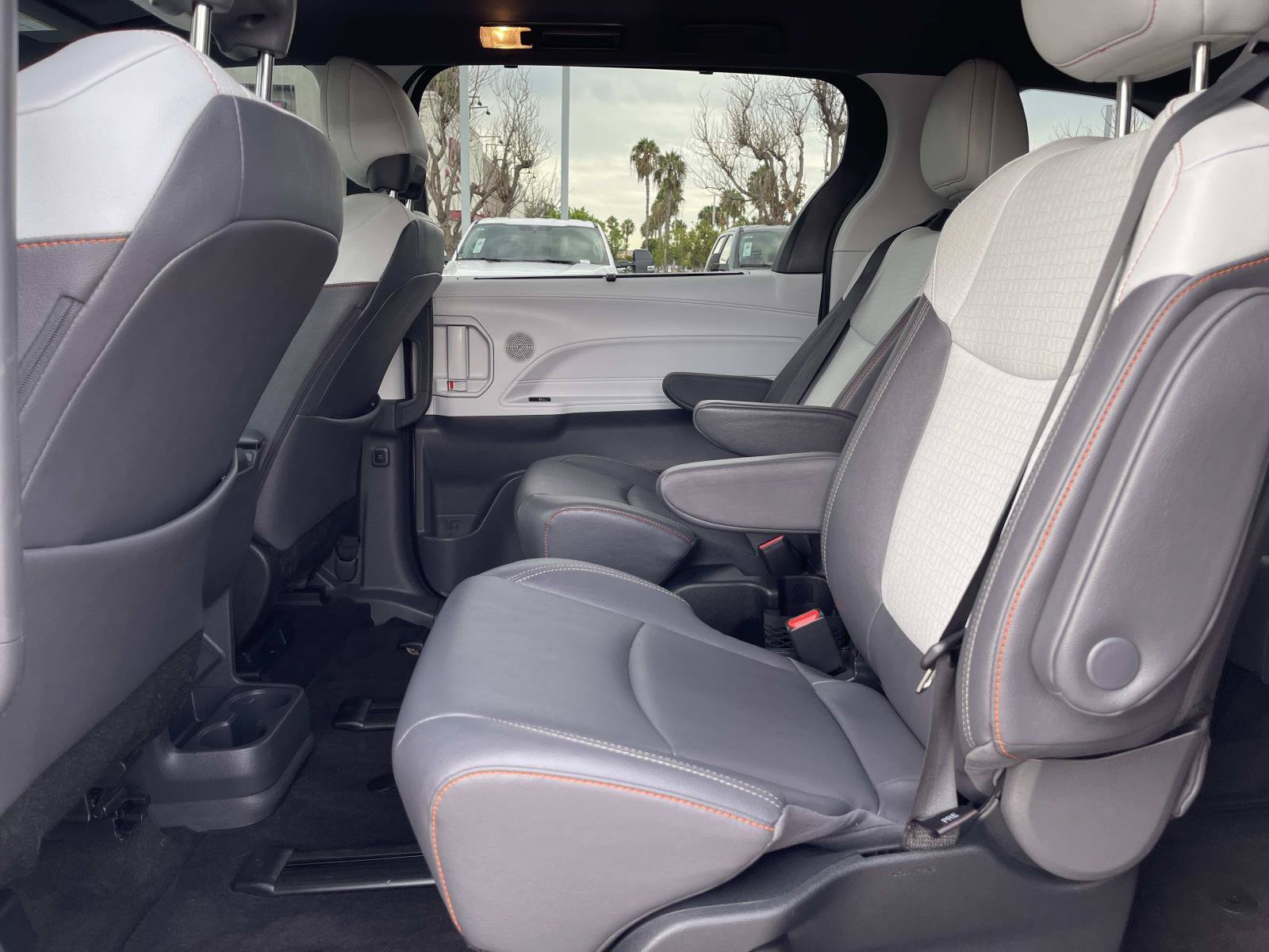 Used 2023 Toyota Sienna XSE FWD image 13