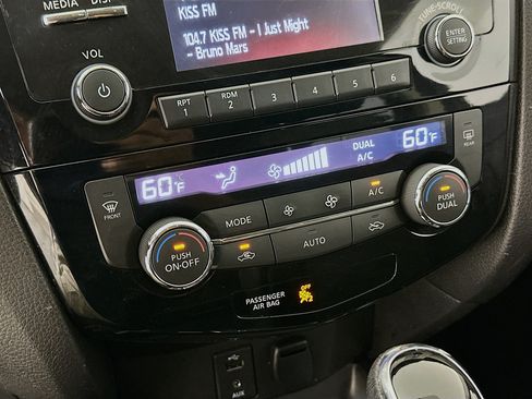 Used 2017 Nissan Rogue Sport SV w/ SV All-Weather Package FWD image 22