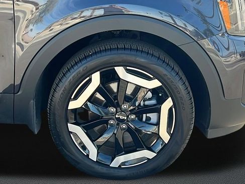 Used 2025 Kia Telluride EX w/ EX Captain's Chair Package image 6