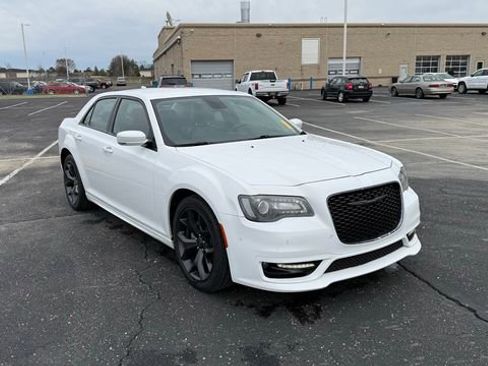 Used 2022 Chrysler 300 Touring L image 8