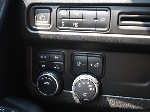 Used 2022 Chevrolet Suburban RST w/ Sport Performance Package image 33