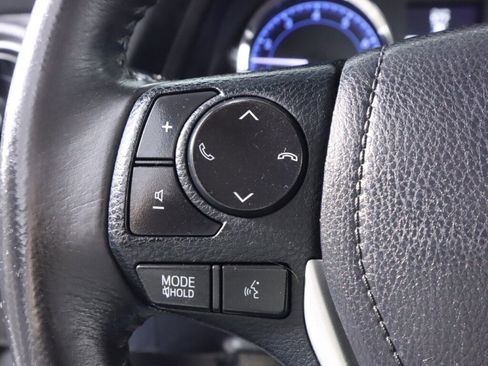 Used 2017 Toyota Corolla SE w/ SE Premium Package FWD image 12