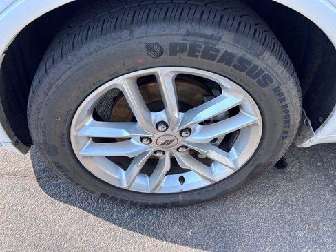 Used 2024 Dodge Durango GT RWD image 6