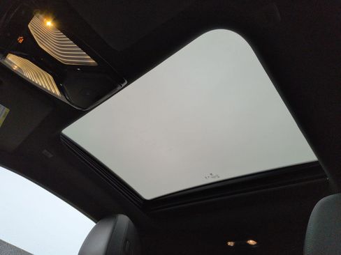 Used 2025 BMW 230i Coupe w/ M Sport Package image 28