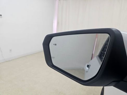 Used 2024 Chevrolet Equinox LT AWD/4WD image 13