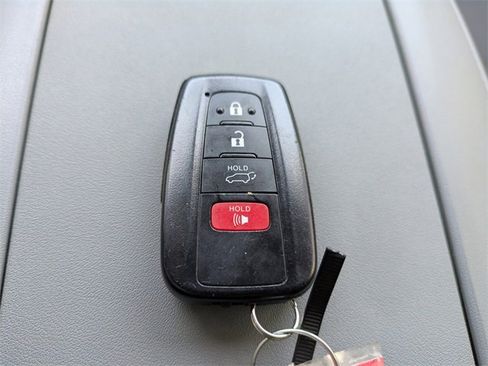 Used 2023 Toyota Highlander LE image 33