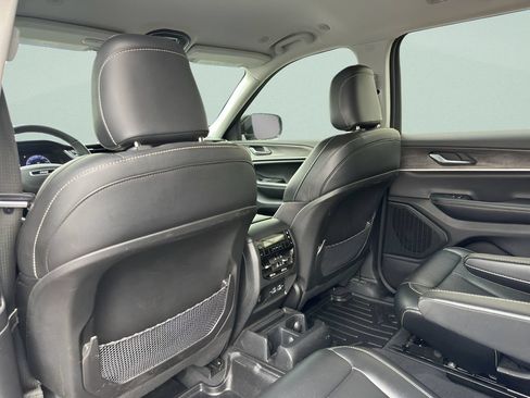 Used 2023 Jeep Grand Cherokee L Limited AWD/4WD image 18