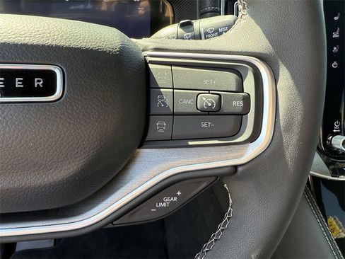 New 2025 Jeep Wagoneer L Series II w/ Convenience Group I image 15