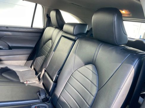 Used 2022 Toyota Highlander XLE image 41