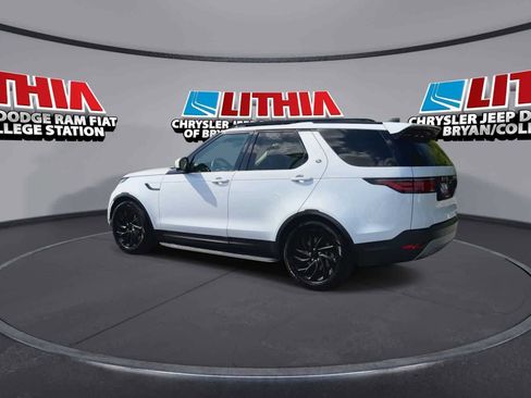 Used 2023 Land Rover Discovery S image 6