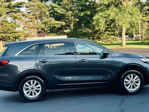 Used 2020 Kia Sorento LX FWD image 2